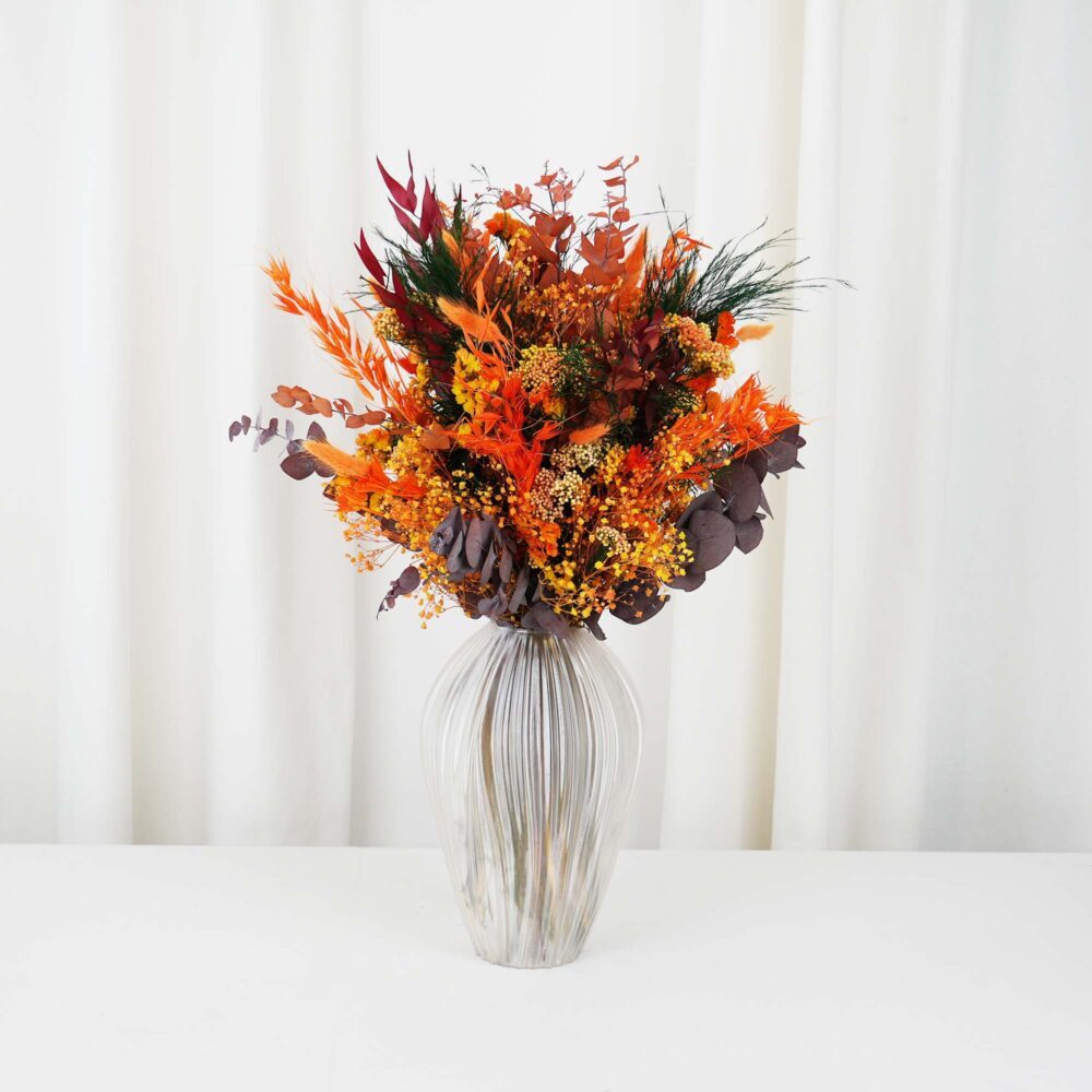 Evighetsbukett orange flamma hav med torkade och långvariga blommor